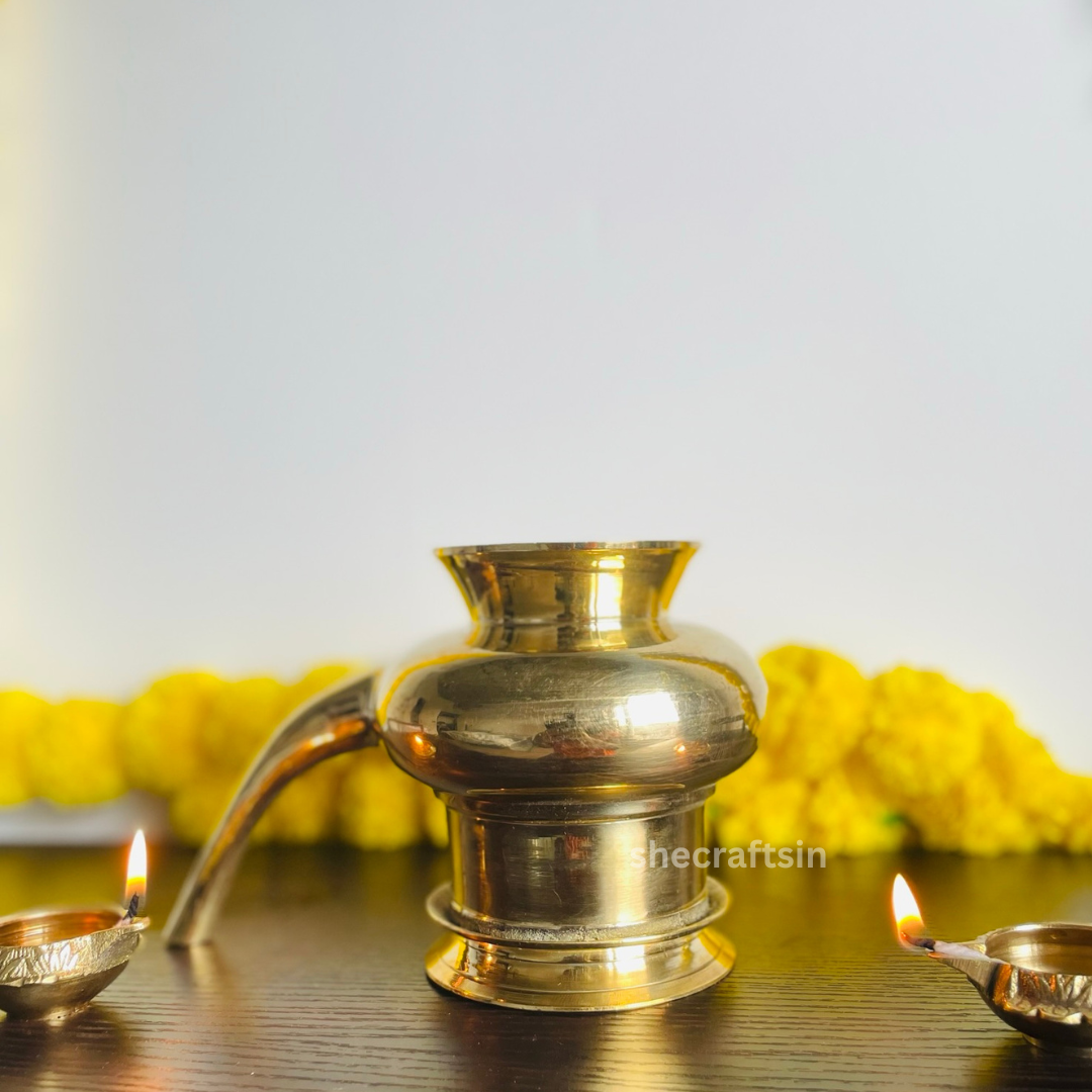 TRADITIONAL BRASS HANDMADE POOJA KINDI ( 800 ML CAPACITY )